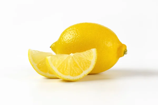 Frische saftige Zitronen — Stockfoto
