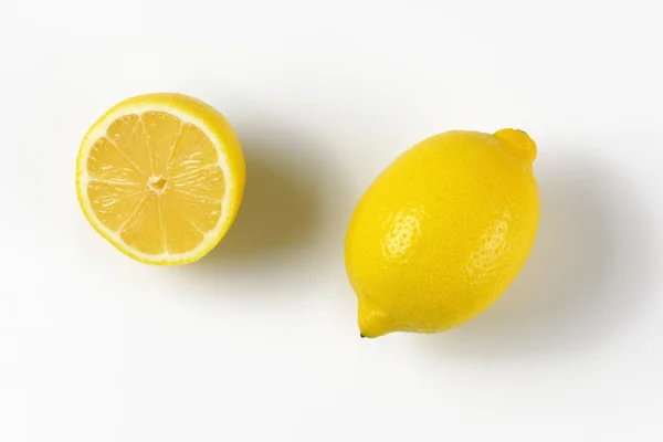 Bir ve yarım limon — Stok fotoğraf