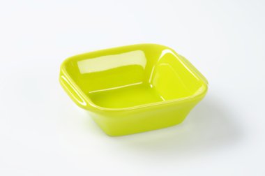 küçük yeşil pişirme çanağı