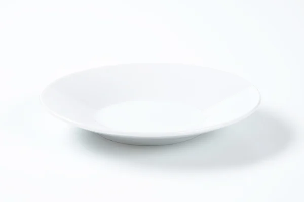 Pequeño plato blanco vacío — Foto de Stock
