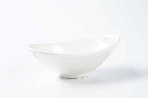 白色的椭圆形碗带柄 — 图库照片