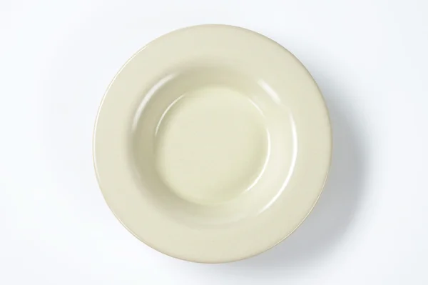 Глибока тарілка з широким обідком — стокове фото