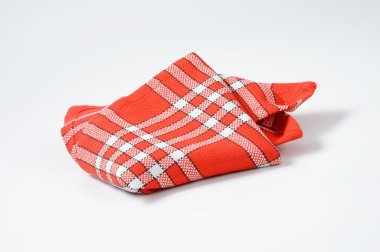 Kırmızı ve beyaz peçete kontrol