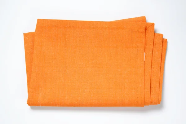 Vikta orange servett — Stockfoto