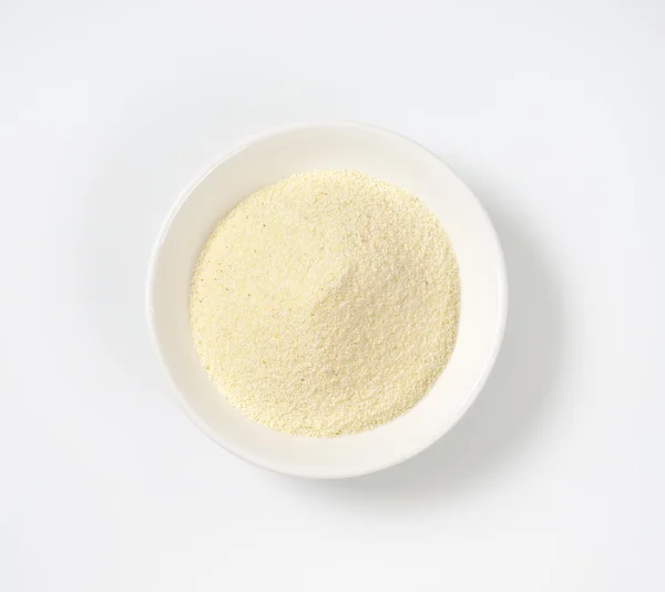 白のひき割りトウモロコシのグリッツ — ストック写真