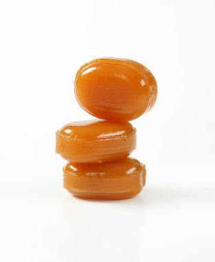 Sert karamel şekerlemeler