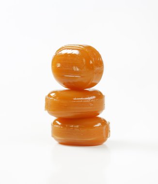 Sert karamel şekerlemeler