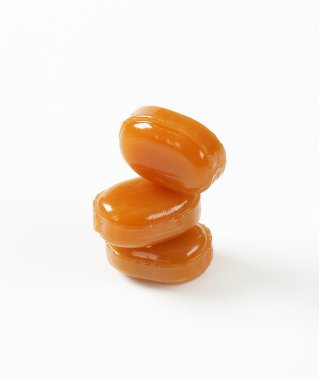 Sert karamel şekerlemeler