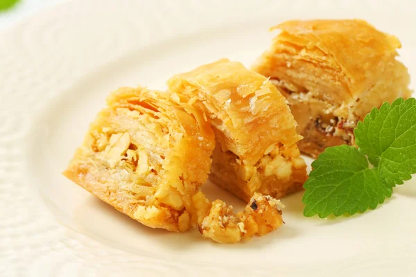 Nut filled layered pastry (Baklava) — Stock Photo, Image