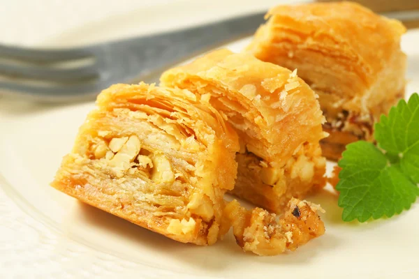 Nut filled layered pastry (Baklava) — Stock Photo, Image