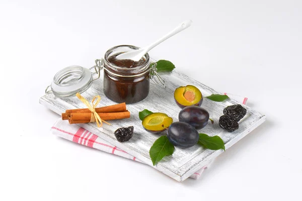 Plum jam, fresh and dried plums — Stock Photo, Image