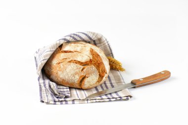 ev yapımı ekmek ve mutfak bıçağı