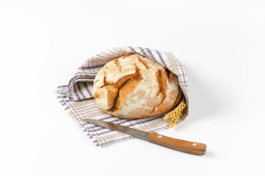 ev yapımı ekmek ve mutfak bıçağı