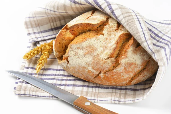 ev yapımı ekmek ve mutfak bıçağı