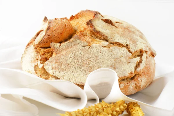 Vers ambachtelijk brood — Stockfoto