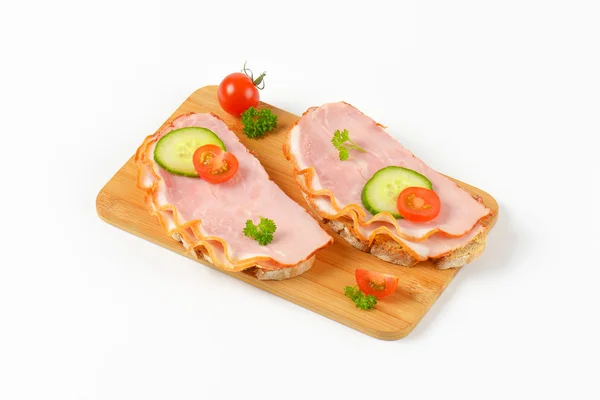 Açık yüzlü Jambonlu sandviç — Stok fotoğraf