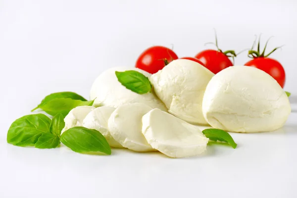 Mozzarella, tomatoes and basil — Stock Photo, Image