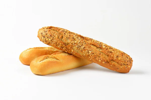 Baguettes blancos y de grano entero —  Fotos de Stock
