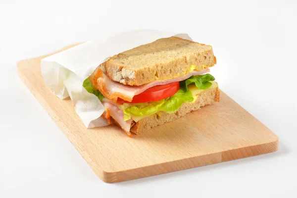 Sanduíche de presunto e queijo — Fotografia de Stock