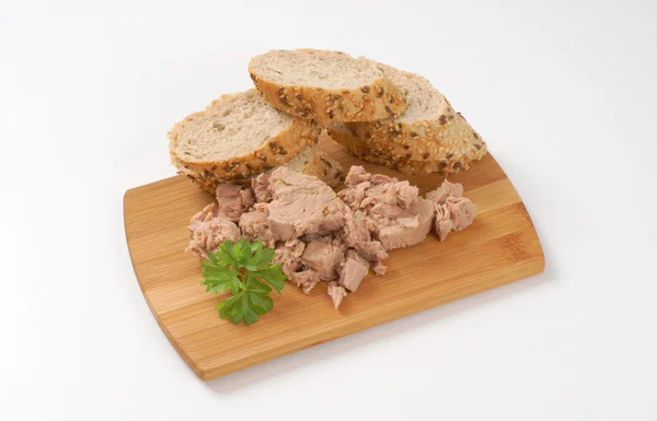 Canned tuna with seeded roll — Stock Photo, Image