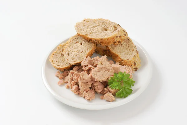 Canned tuna with seeded roll — Stock Photo, Image