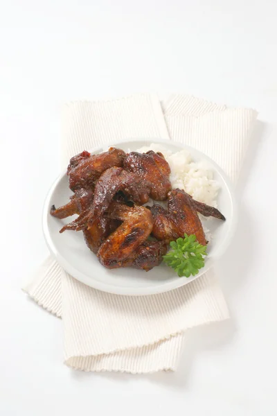 쌀과 함께 바베 큐 닭 날개 — 스톡 사진