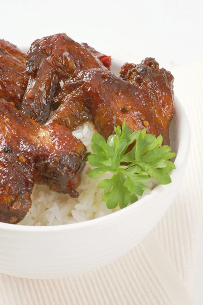 Alitas de pollo barbacoa con arroz — Foto de Stock