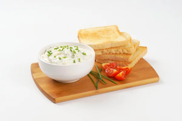 Toasted bread and chives spread — Stock Photo, Image