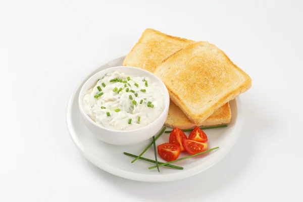 Toasted bread and chives spread — Stock Photo, Image