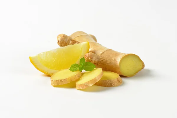 Zenzero affettato con limone — Foto Stock