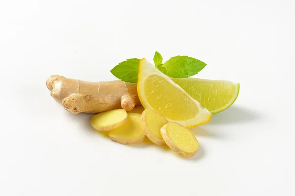 Zenzero fresco con limone e lime — Foto Stock
