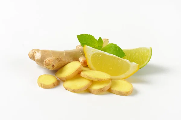 Zenzero fresco con limone e lime — Foto Stock
