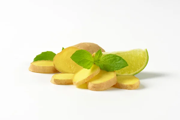 Nakrájený zázvor s citrónem — Stock fotografie