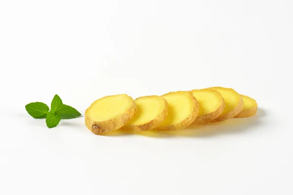 新鮮な生姜のスライス — ストック写真