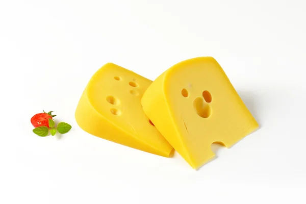Φέτες κίτρινο τυρί με τα μάτια — Φωτογραφία Αρχείου