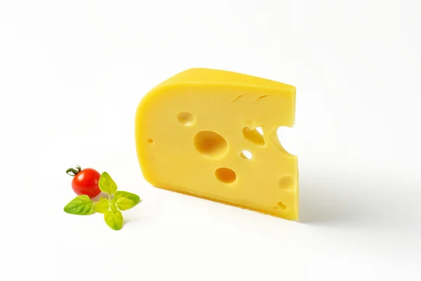 Wig van gele kaas met ogen — Stockfoto