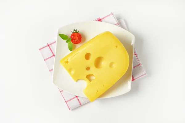 Wig van gele kaas met ogen — Stockfoto