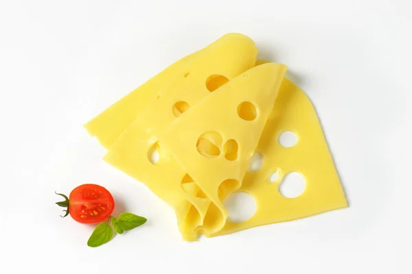 Tenké plátky ementálu sýr — Stock fotografie