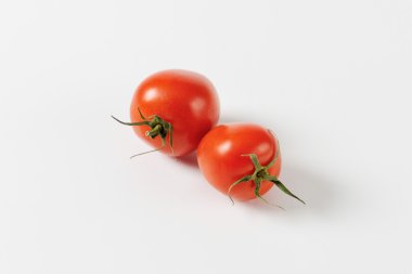 iki kırmızı domates
