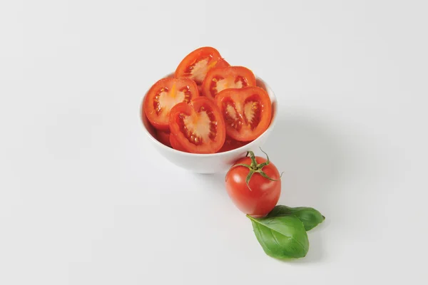 Fresh halved tomatoes — Stock Photo, Image