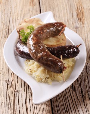 sosis, lahana ve patates