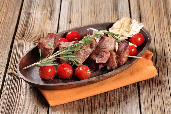 Brocheta de cerdo con ajo —  Fotos de Stock