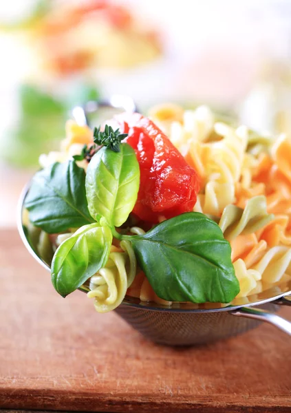 Tricolor kurkentrekker pasta — Stockfoto