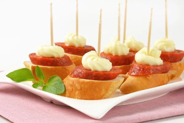 Ropogós kenyér alapú canapes — Stock Fotó