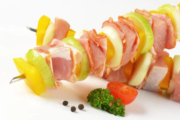 Raw pork skewers — Stock Photo, Image