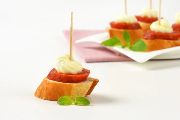 Sprøde brød baserede canapes - Stock-foto