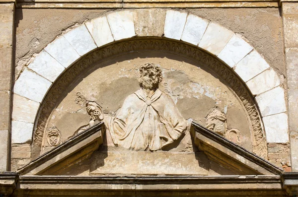 Relief on the Church of San Pietro in Volterra — Stock Photo, Image