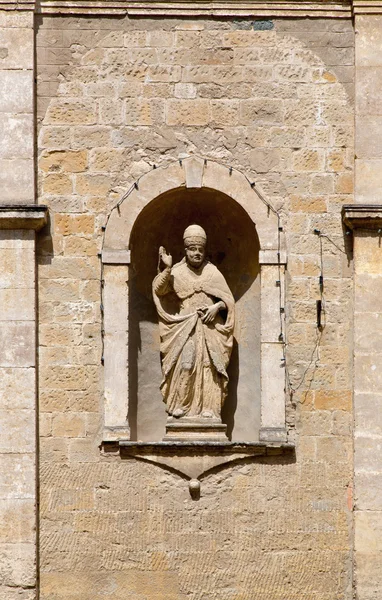 Statue on the Church of San Pietro in Volterra — Stock Photo, Image