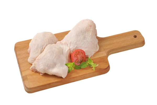 Cosce di pollo crudo — Foto Stock