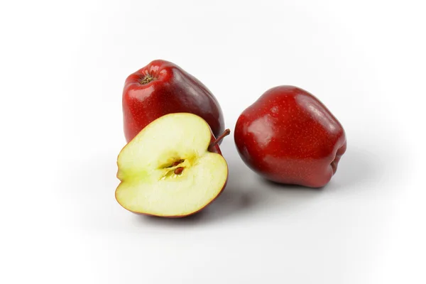 Dos manzanas rojas y media —  Fotos de Stock